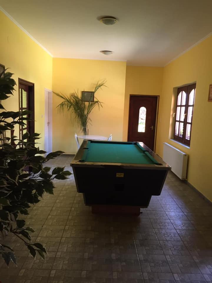Hubertus Vendégház Parád Exterior foto